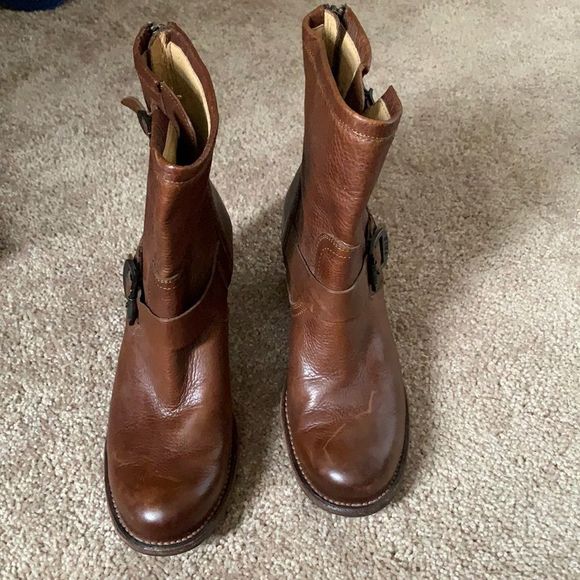 Frye Karla Engineer Short Soft Vintage Brown Buckle Boots Sz 7.5 B - Picture 2 of 11